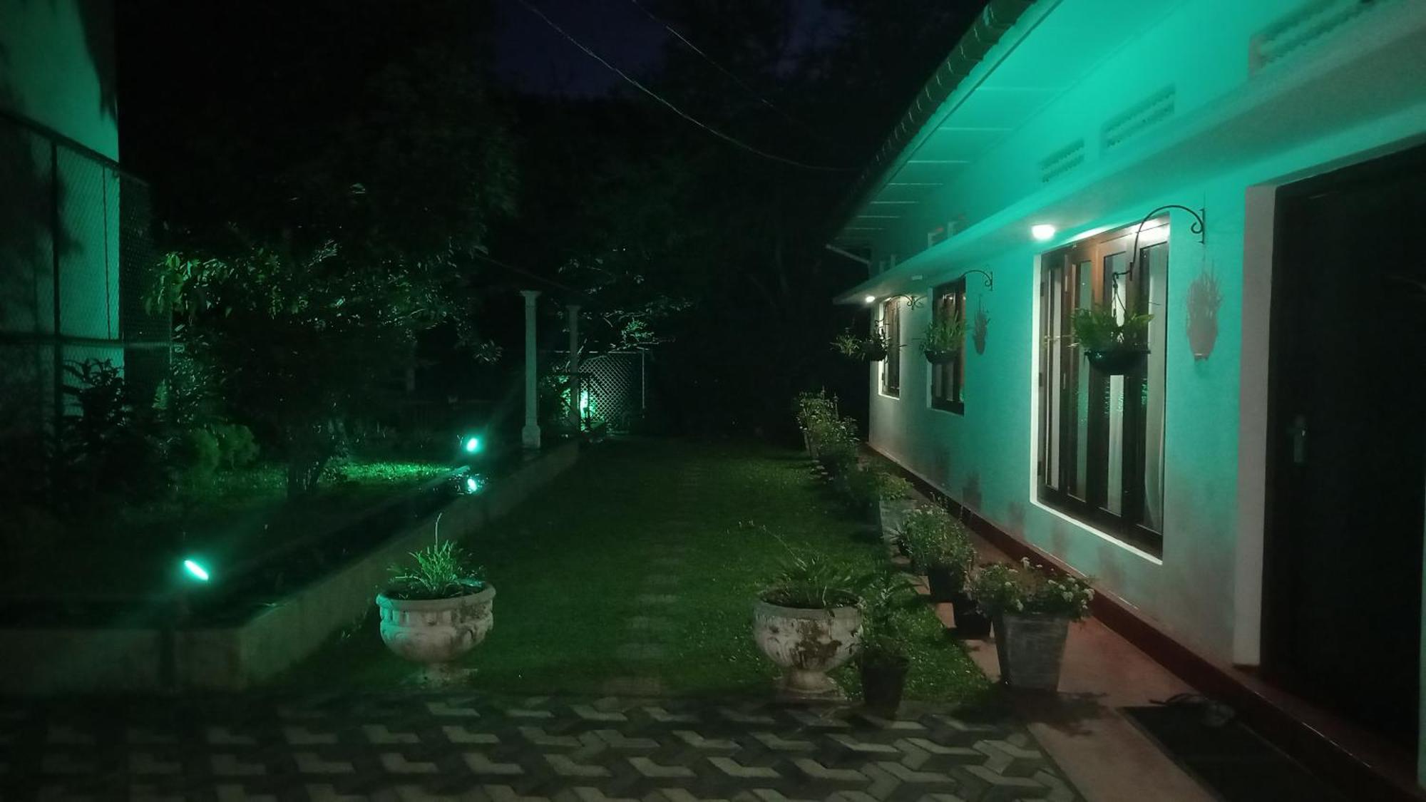 Отель Mahaweli Shades Канди Экстерьер фото