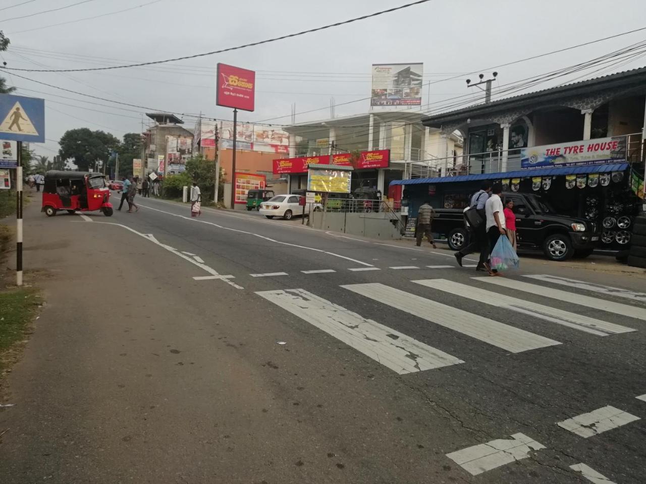 Отель Mahaweli Shades Канди Экстерьер фото